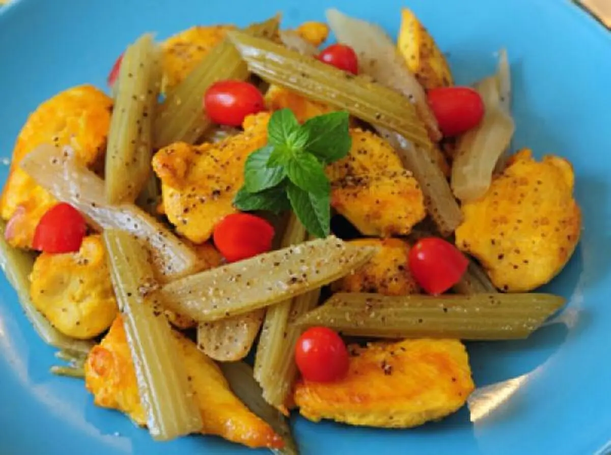 طرز تهیه خوراک مرغ و کرفس