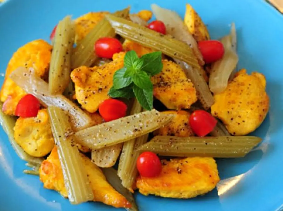 طرز تهیه خوراک مرغ و کرفس