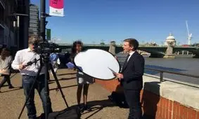 تمساح خبرنگار فایننشال تایمز را خورد + تصاویر