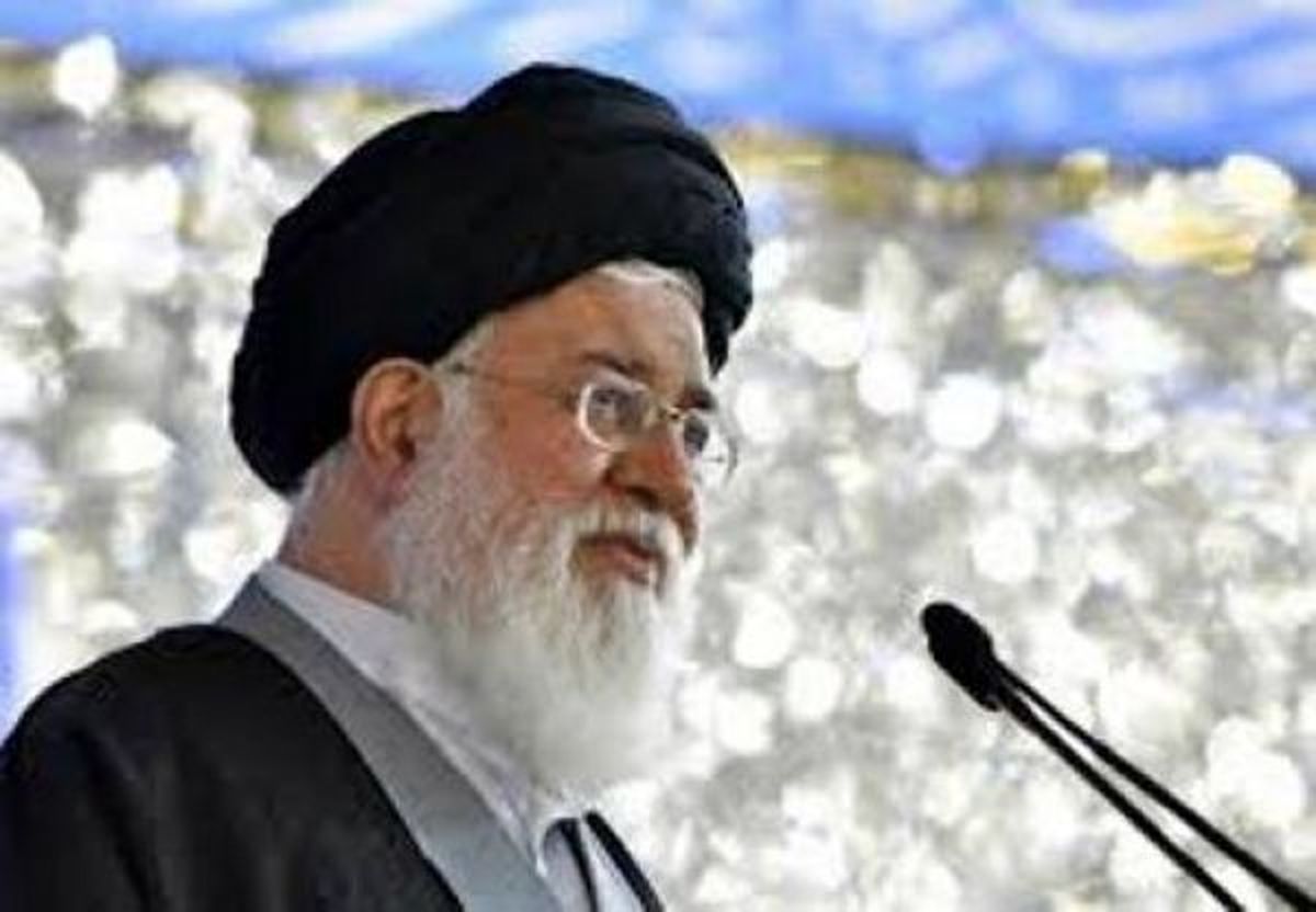 علم الهدی: اینکه برخی مداحان میگویند دستها را بلند کنید و بگویید یا زهرا(س) و یا حسین(ع) به عنوان حاجت خواستن، درست نیست