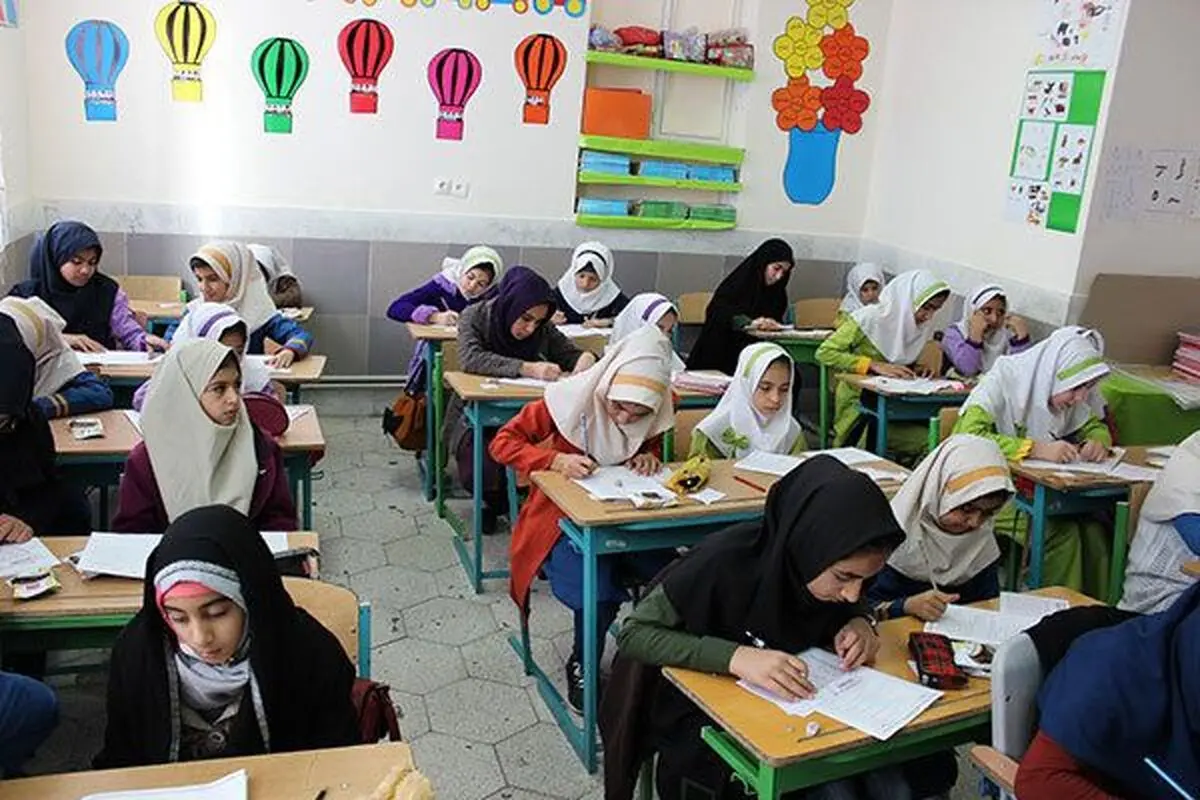 مدارس از خانواده‌ها پول زور بگیرند