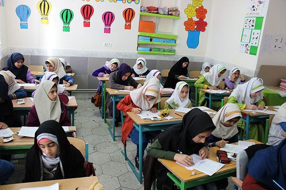 مدارس از خانوادهها پول زور بگیرند