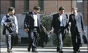 لباس دومادی یا لباس فرم مدرسه