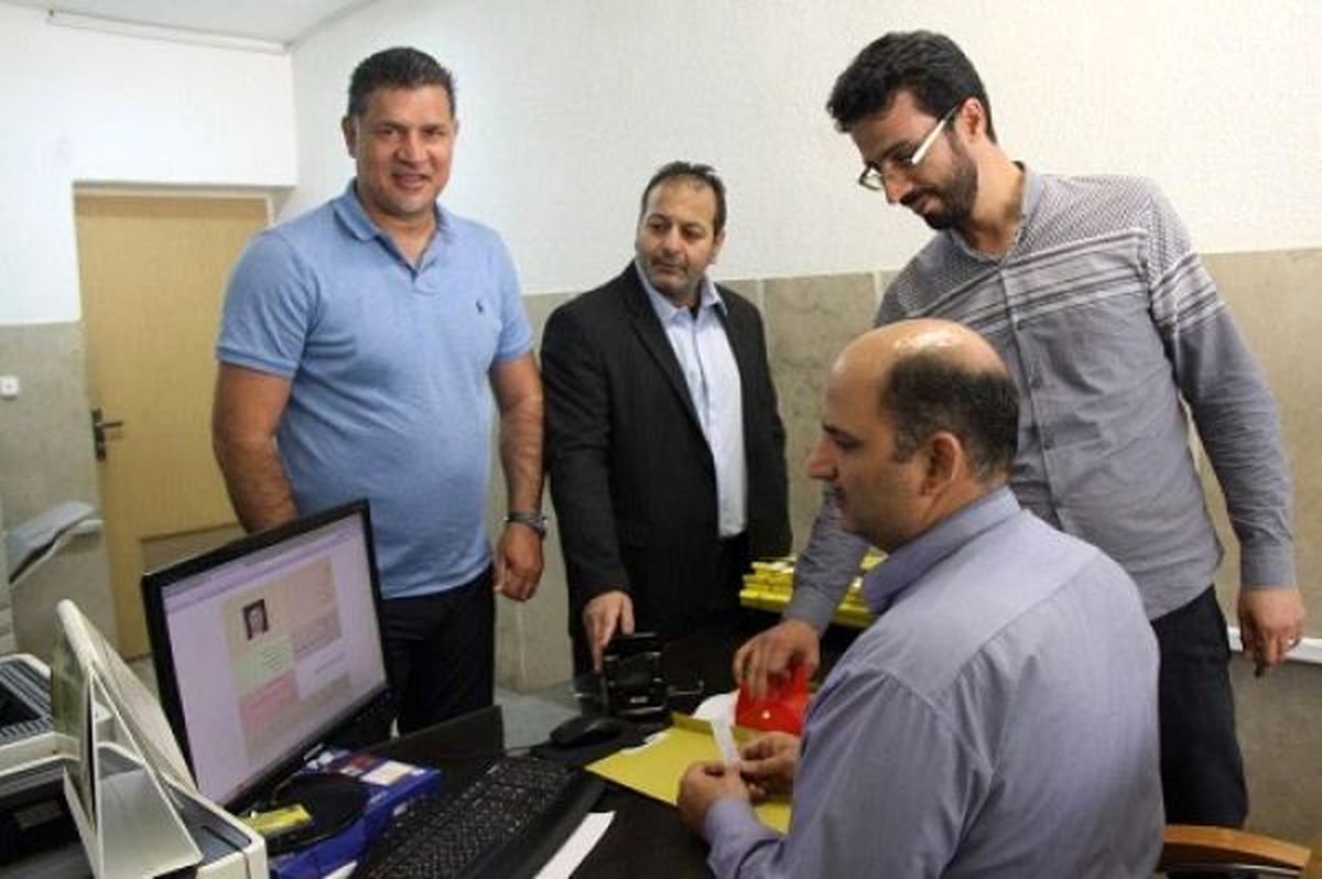 تصویری از ثبتنام علی دایی در مقطع دکتری