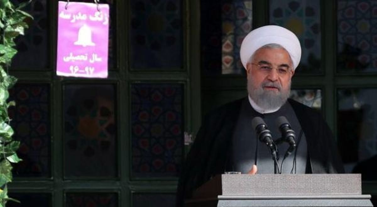 روحانی: کتابهای درسی ما، دانشآموزان را به جای فردا، برای دیروز تربیت میکند