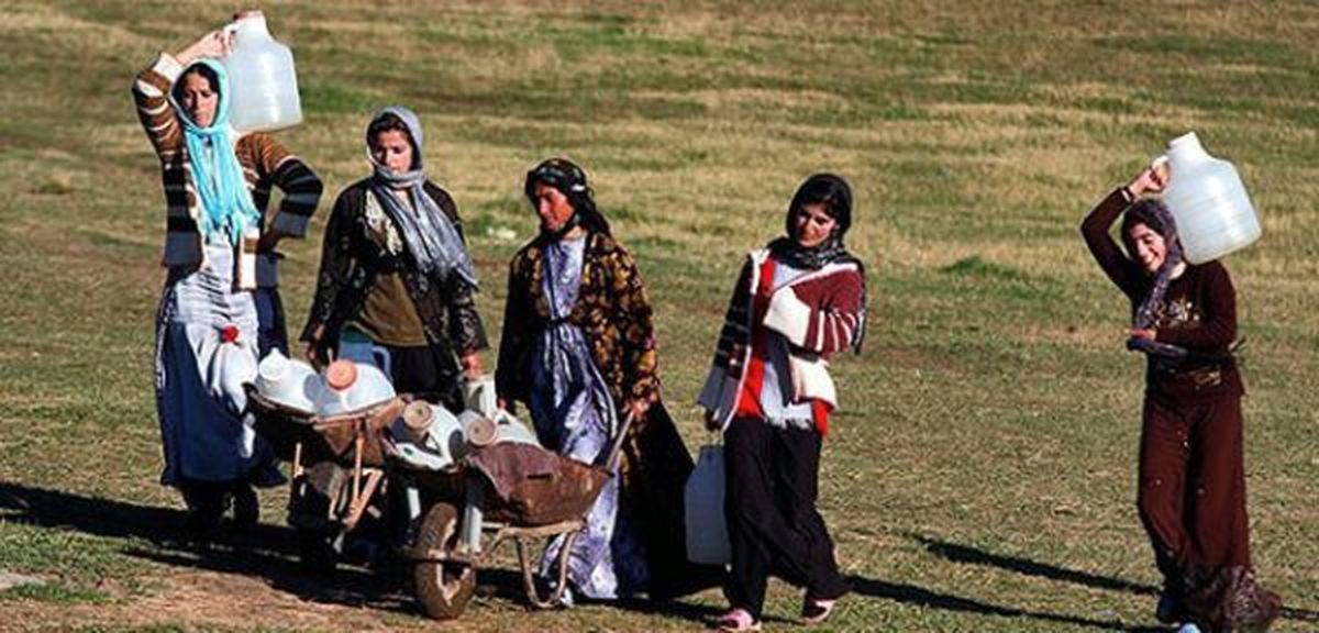 حسرتهای دخترانه پشت دیوار مدرسه