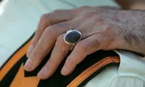 ذکر "نادعلی" بر هدیه رهبری به همسر شهید حججی