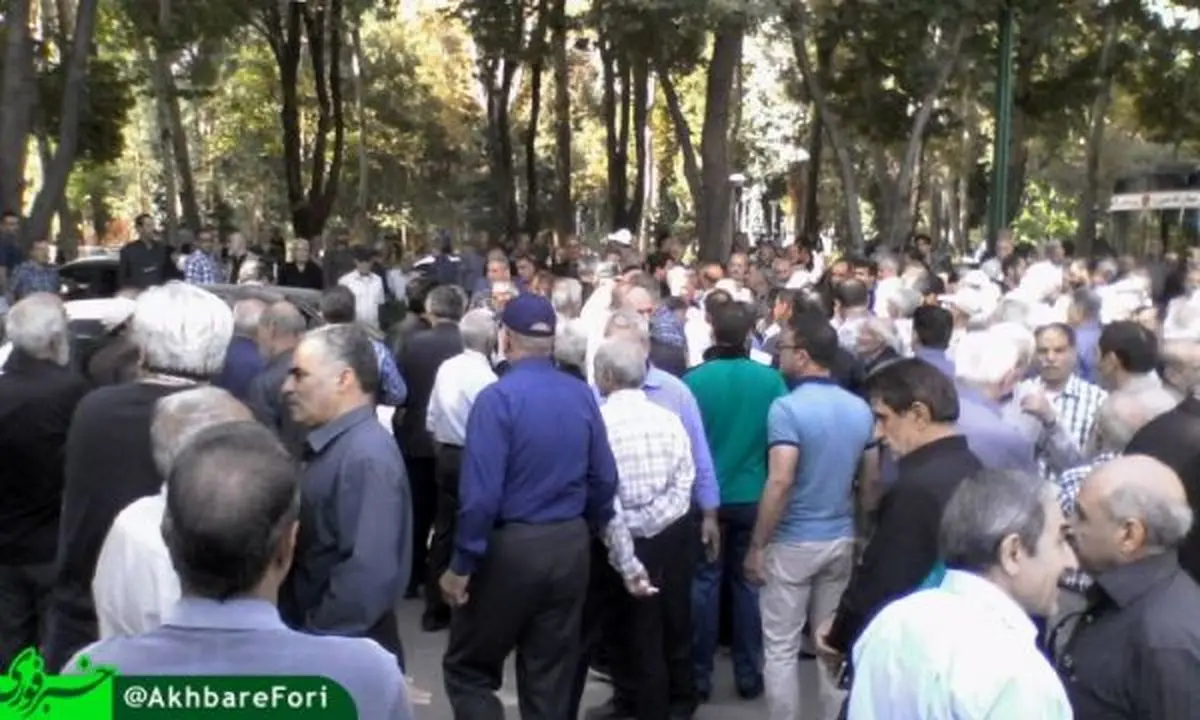 تجمع بازنشستگان صنعت فولاد مقابل استانداری اصفهان