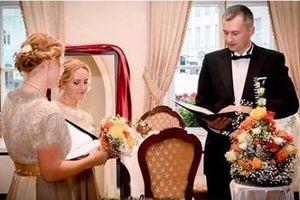 سولوگامی؛ رسم عجیب ازدواج باخود از طریق آینه در اروپا