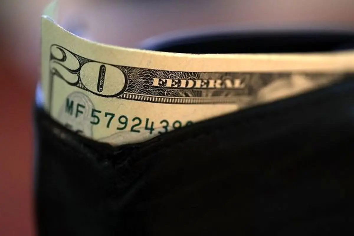 اقتصاد ایران در پیچ دلار / فکر می‌کنید دلار تا چند هزار تومان افزایش پیدا می‌کند؟