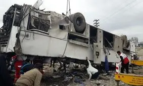 آمارهای متناقض همچنان ادامه دارد/ واژگونی اتوبوس در جاده گرمسار جان 8 مسافر را گرفت + عکس