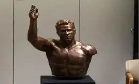 رونمایی از تندیس جهان پهلوان تختی در آمریکا