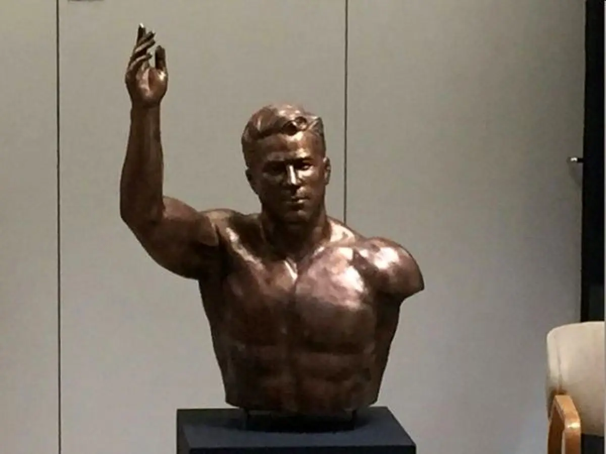 رونمایی از تندیس جهان پهلوان تختی در آمریکا