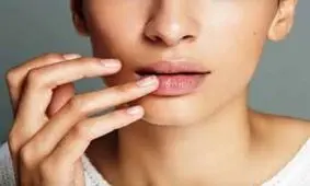 لایه برداری لب با یک ماسک خانگی