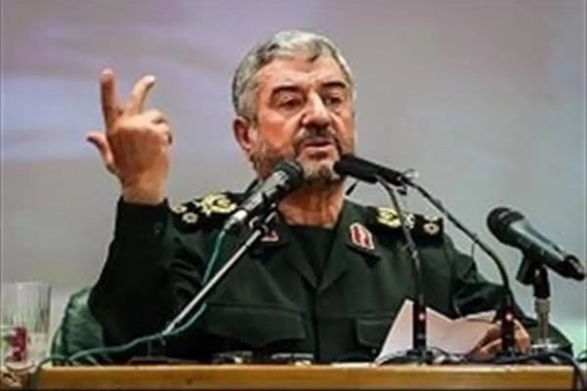کنایه فرمانده سپاه به ترامپ / مطمئن باش با دولتمردان مان یک‌دل هستیم