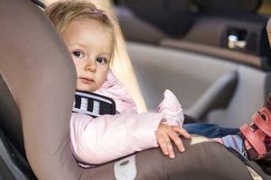 ضرورت نصب صندلی کودک در خودروها