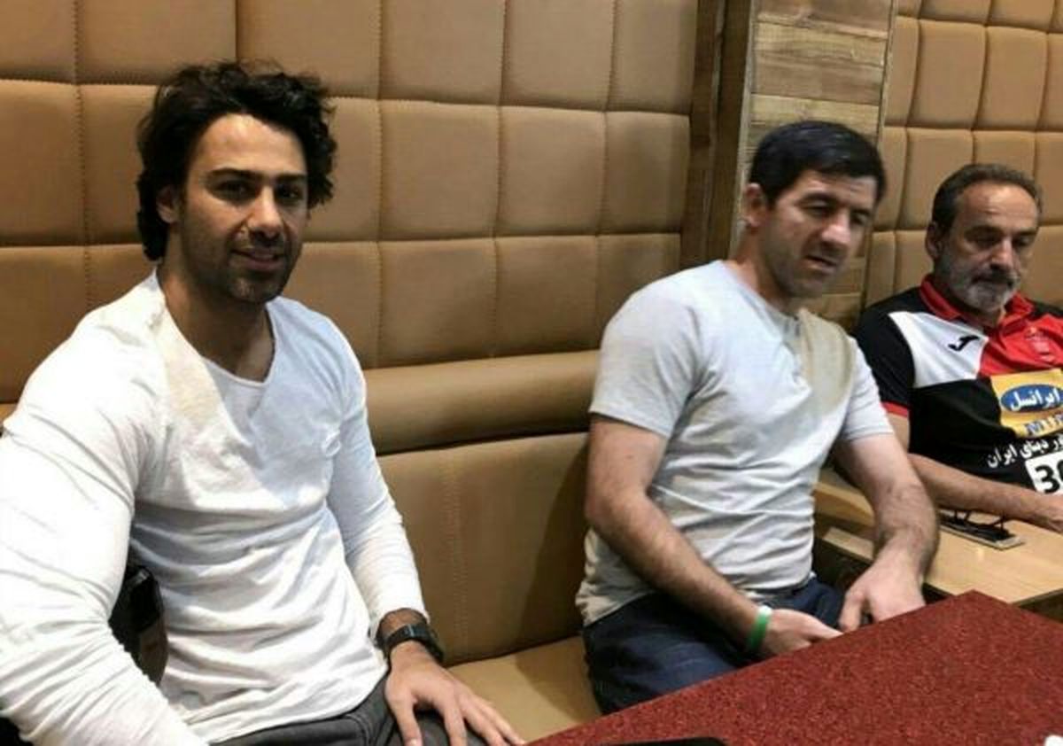 دیدار فرهاد مجیدی و پرسپولیسیها در فرودگاه+عکس