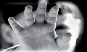 کودک آزاری در سمنان / شکنجه دختر 5 ساله در حضور پدر و مادرش!