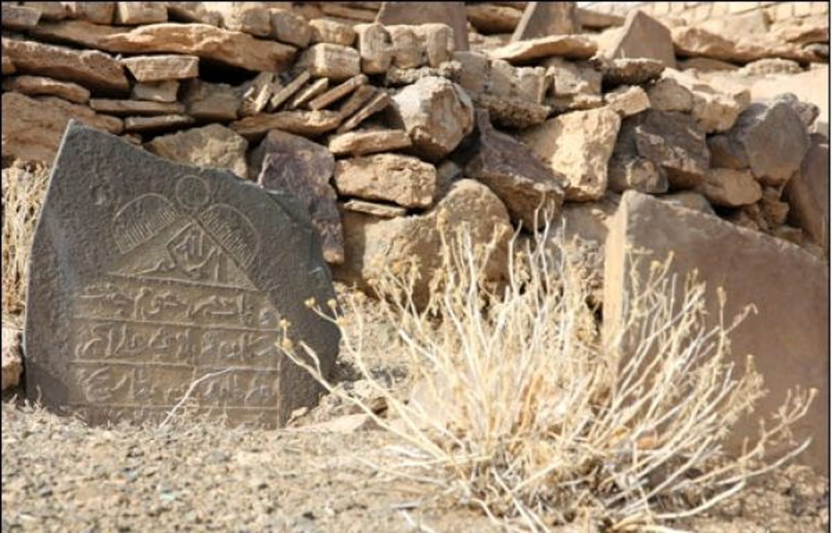 گورستان ۲۵۰۰ ساله روستای طره نطنز