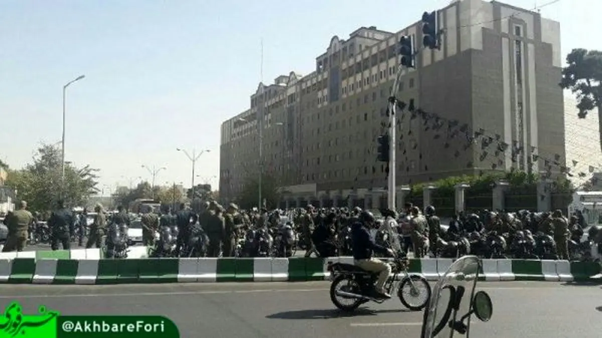 تجمع سهامداران پدیده مقابل مجلس