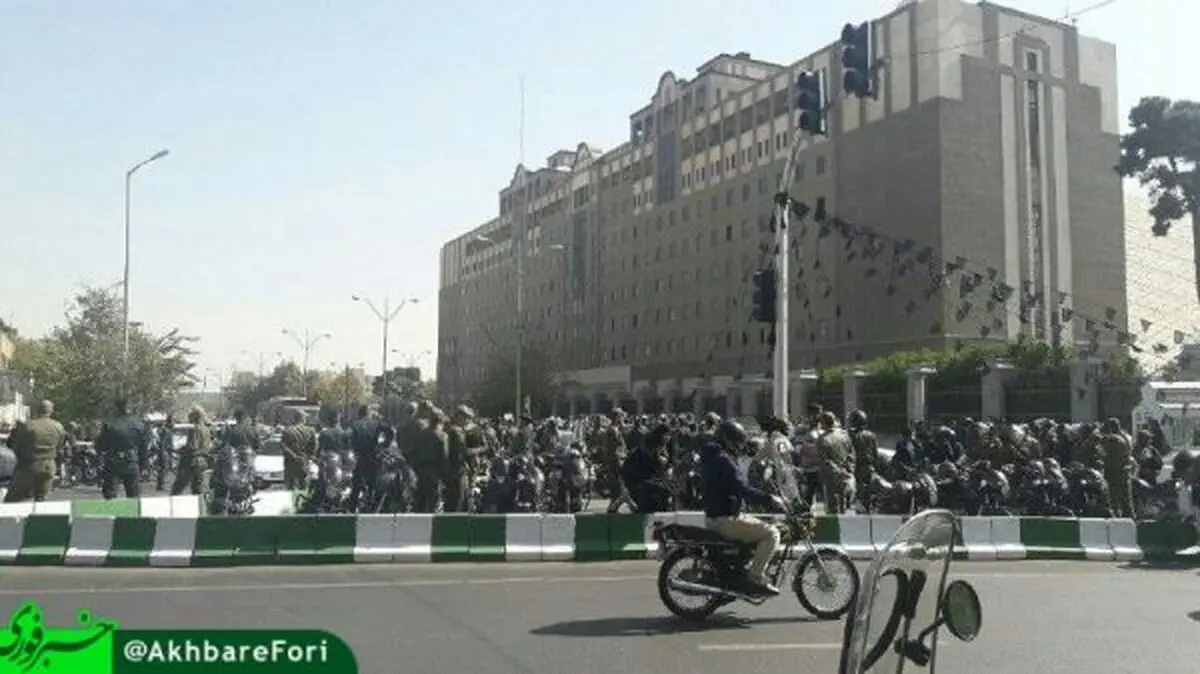 تجمع سهامداران پدیده مقابل مجلس