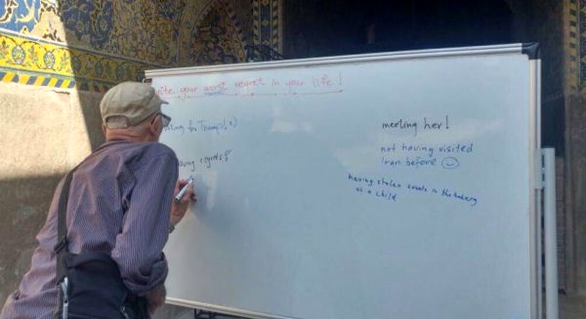 عکس: نوشته گردشگر آمريكايی در مسجد تاريخی امام اصفهان