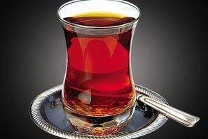 مضرات خوردن چای کهنه دم