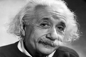 دو دست‌نوشته اینشتین بیش از یک و نیم میلیون دلار به فروش رسید