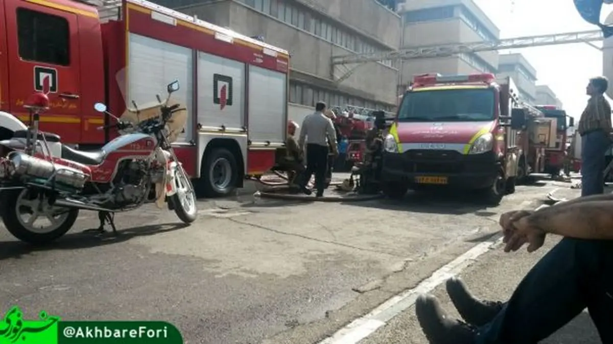 مهار آتش سوزی در انبار شرکت دخانیات