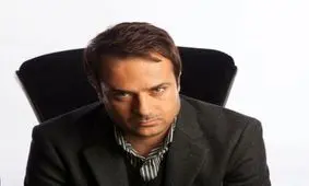 احمد مهرانفر خوانندگی می کند