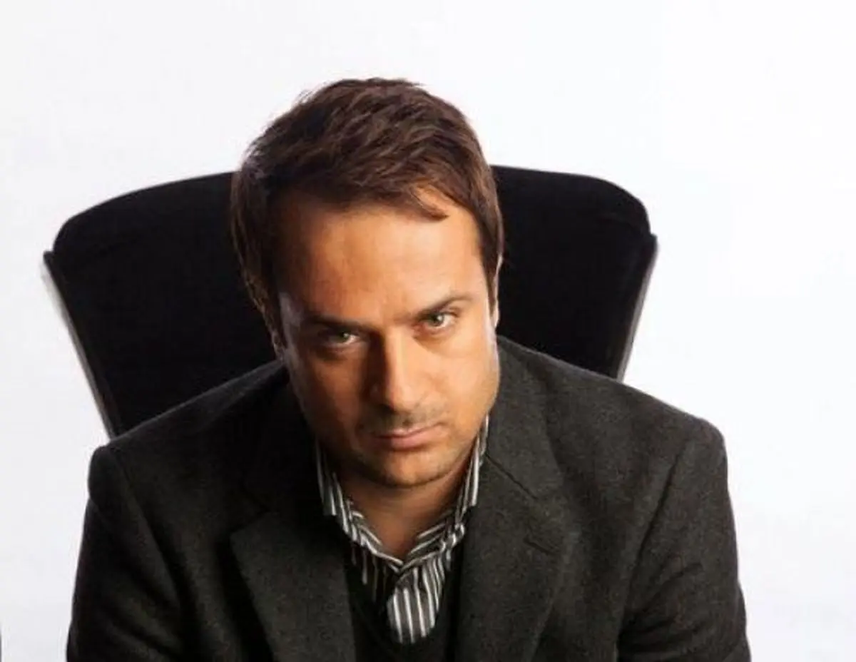 احمد مهرانفر خوانندگی می کند