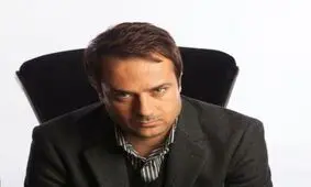 احمد مهرانفر خوانندگی می کند