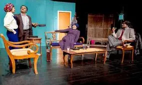 اعتراض به پوشش بازیگران در یک نمایش