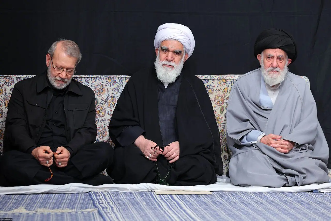 تصاویری از عزاداری در حسینیه امام خمینی/ لاریجانی و قالیباف هم بودند/ تیپ متفاوت سردار قاآنی/ نقدی هم آمد