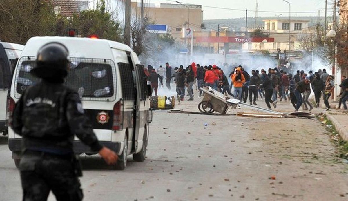 ادامه اعتراضات در تونس و درگیری‌ با نیروهای امنیتی


