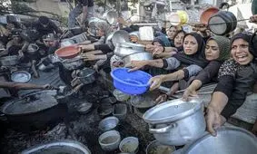 پرتاب هوایی کمک‌های بشردوستانه برای نجات کودکان گرسنه غزه/ ویدئو

