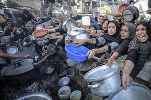 پرتاب هوایی کمک‌های بشردوستانه برای نجات کودکان گرسنه غزه/ ویدئو


