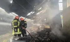 نجات ۱۰ شهروند مشهدی از مجاورت آتش‌سوزی انبار ضایعات

