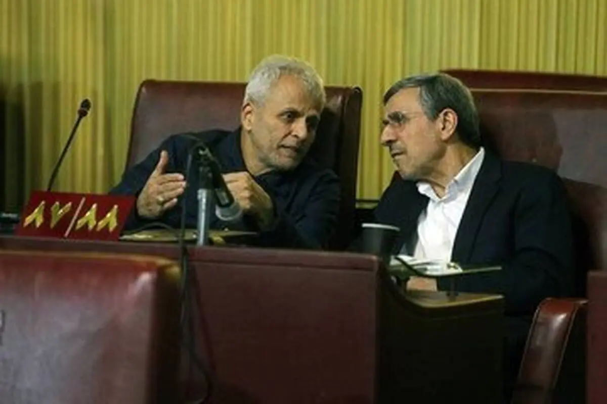 عکسی از تیپ متفاوت محمود احمدی نژاد در جلسه مجمع تشخیص

