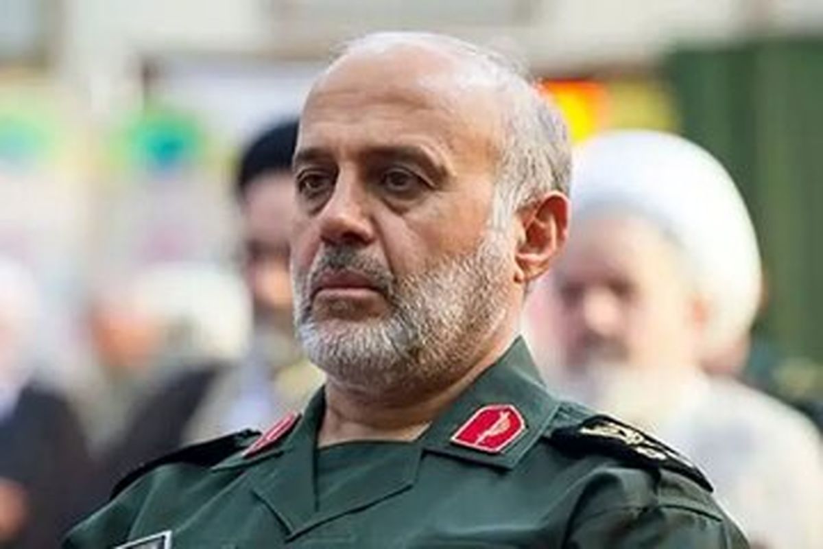 حسن باقری، سردار رشید و یحیی صفوی در منزل عارف مشهور