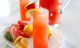 لیموناد هندوانه و توت فرنگی؛ نوشیدنی دلچسب این روزها