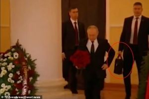 پوتین با "کیف هسته‌ای" در انظار عمومی حاضر شد

