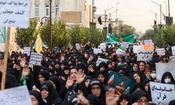  راهپیمایی زنان کفن پوش در قم در حمایت از حجاب و محکومیت اهانت به قرآن/ عکس

