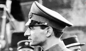 سفر در زمان؛ «محمدرضا پهلوی» در حال تست یک جنگنده انگلیسی؛ سال 1327/ عکس
