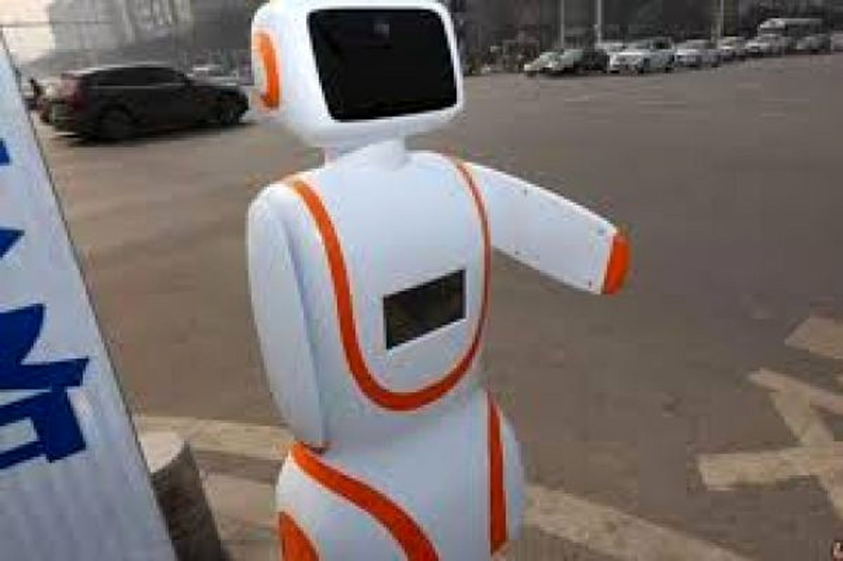 نخستین پلیس روباتیک جهان