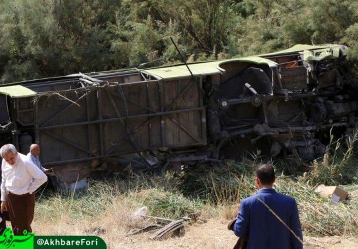 واژگونی اتوبوس حامل زائرین ایرانی در مرز مهران ۳۰ مصدوم برجای گذاشت