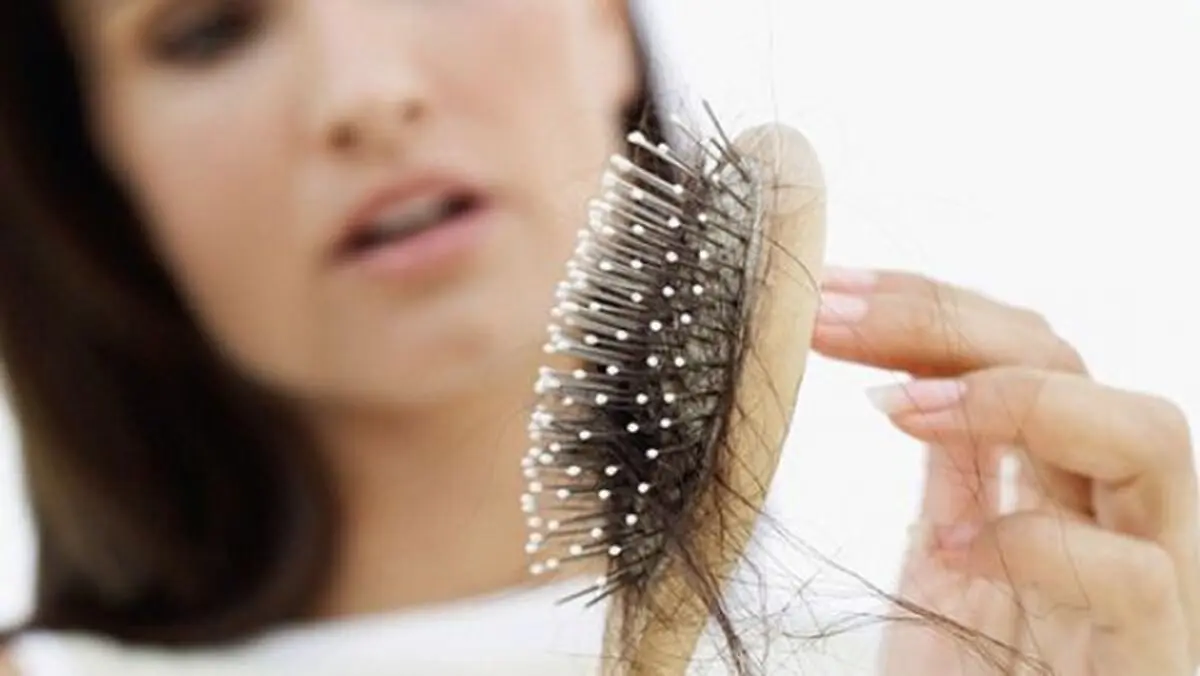 چرا ریزش مو در پاییز بیشتر است؟
