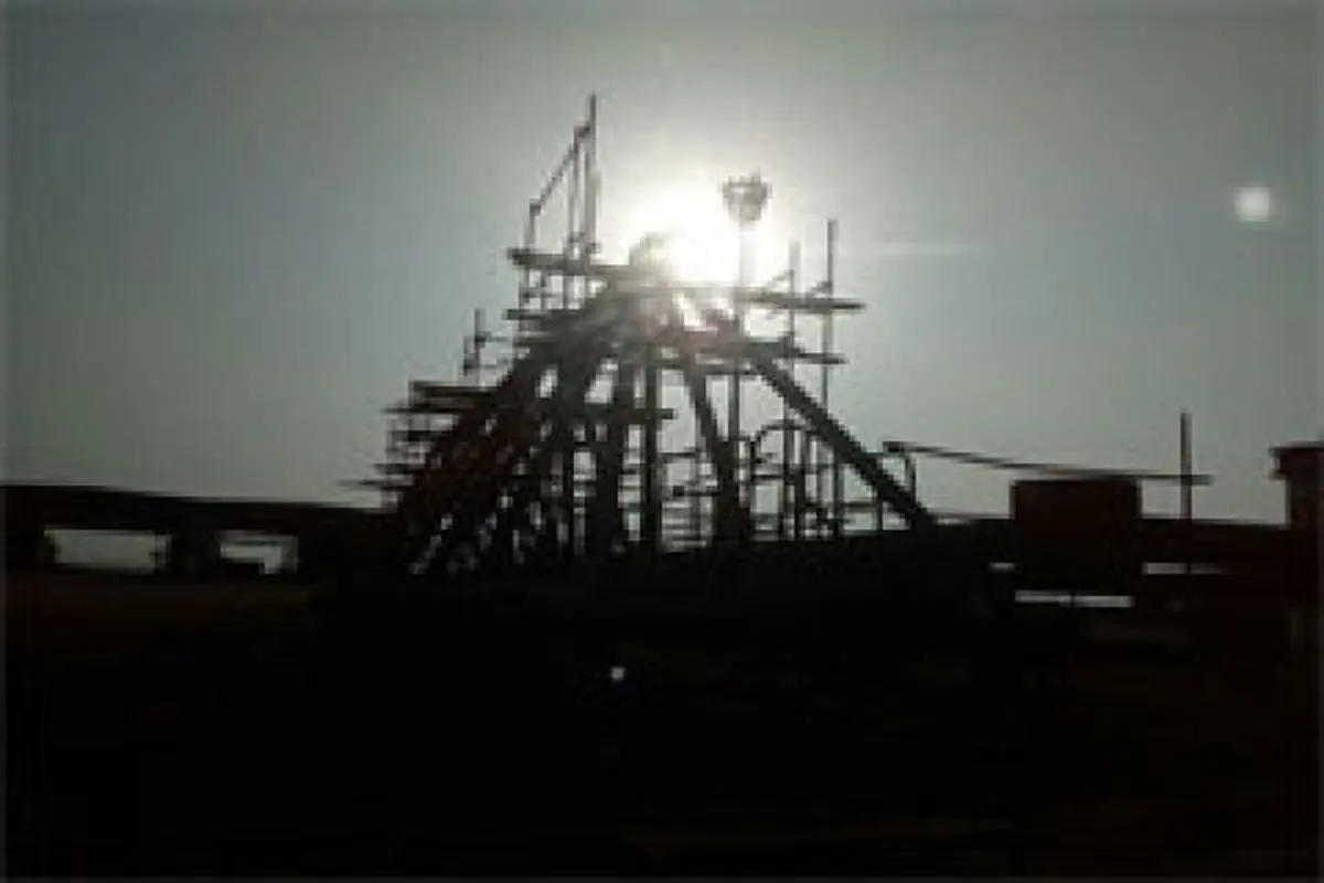 تامین مالی سکوهای نفتی میدان مشترک فروزان توسط بانک صنعت و معدن