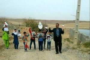 راهپیمایی کوچک و خالصانه دانش آموزان روستای جغال در 13 آبان