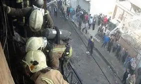 آتش‌سوزی در برج ۱۵ طبقه تجاری در تهران/ ۶ زن از مرگ نجات یافتند